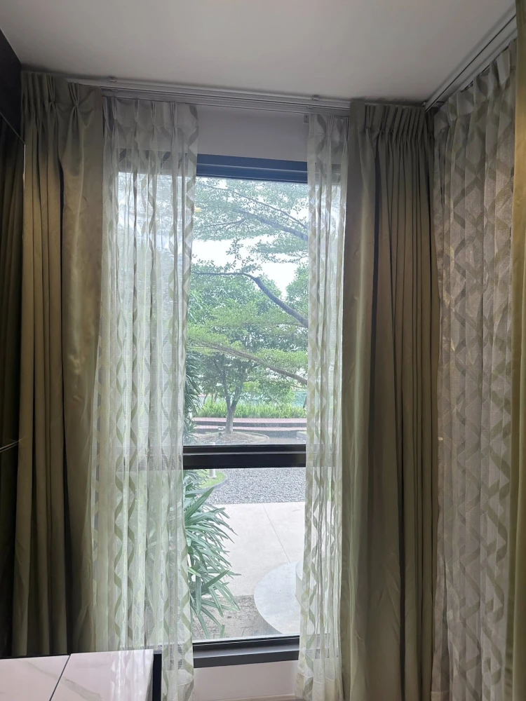 For rent: Rhythm Sukhumvit 44/1, well decorated, with built-in furniture, just bring your own clothes and move in.
