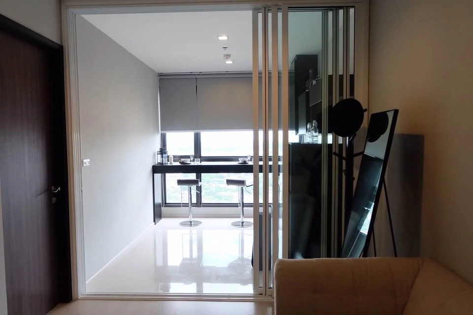 For rent: Rhythm Sukhumvit 44/1, 26th floor unit. Great location, beautiful unblocked view, fully furnished. Book now!