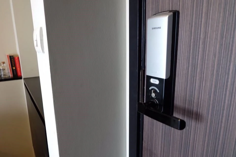 For rent: Rhythm Sukhumvit 44/1, 26th floor unit. Great location, beautiful unblocked view, fully furnished. Book now!