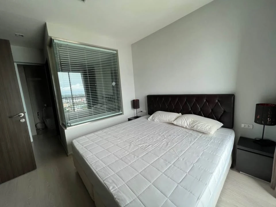 For rent: Rhythm Sukhumvit 44/1, 26th floor unit. Great location, beautiful unblocked view, fully furnished. Book now!