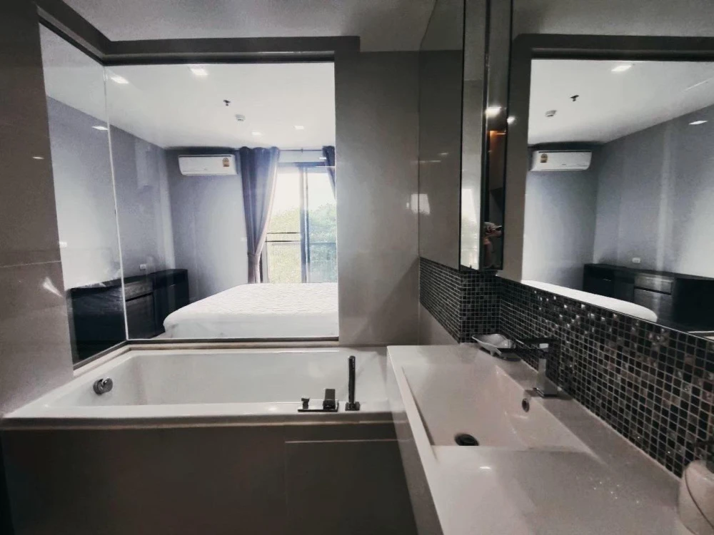 For rent: RHYTHM SUKHUMVIT 44/1, the room has a lot of usable space, fully furnished, you can't miss out on booking it.