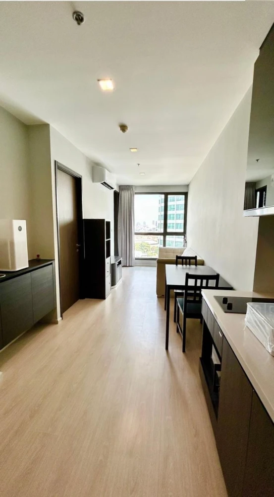 For rent: Rhythm Sukhumvit 44/1, beautiful room, ready to move in. Excellent location. The room is clean and ready for immediate occupancy.