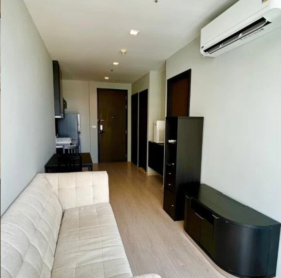 For rent: Rhythm Sukhumvit 44/1, beautiful room, ready to move in. Excellent location. The room is clean and ready for immediate occupancy.