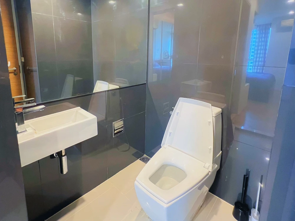 For rent: Rhythm Sukhumvit 50, 1 bedroom, 1 bathroom, plenty of usable space, good location, complete amenities, don't miss out!