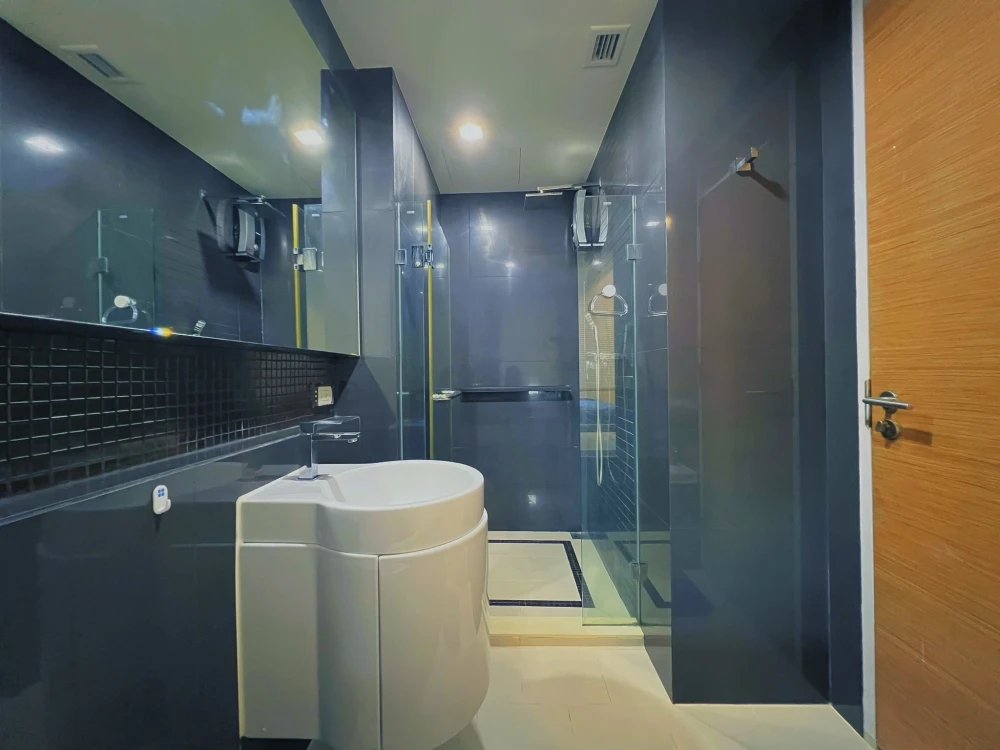 For rent: Rhythm Sukhumvit 50, 1 bedroom, 1 bathroom, plenty of usable space, good location, complete amenities, don't miss out!