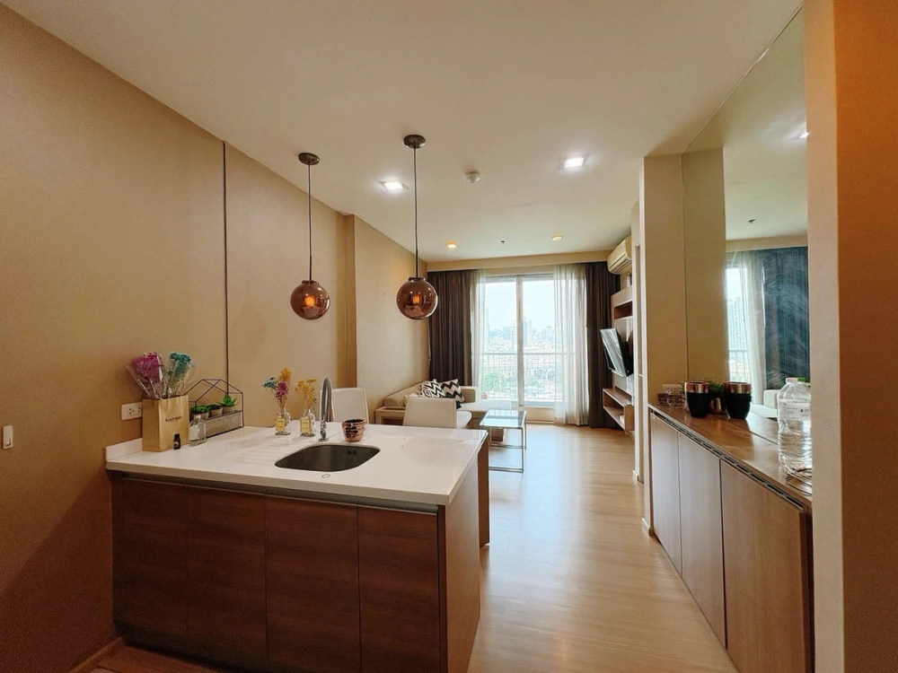 For rent: Rhythm Sukhumvit 50, 17th floor. A lovely unit with complete furnishings. Book now!