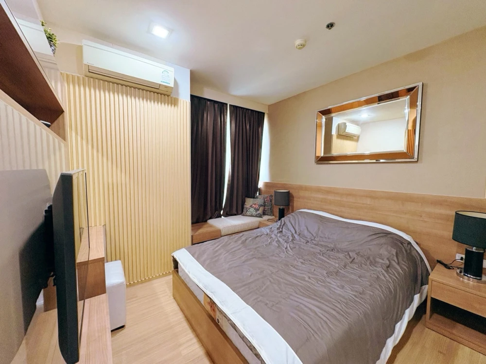 For rent: Rhythm Sukhumvit 50, 17th floor. A lovely unit with complete furnishings. Book now!