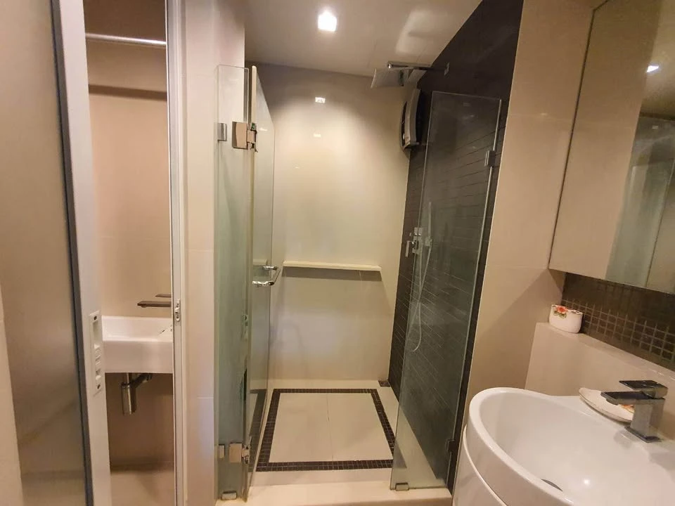 For rent: Rhythm Phahonyothin-Ari, 20th floor, very high, unblocked view, fully furnished, must reserve.