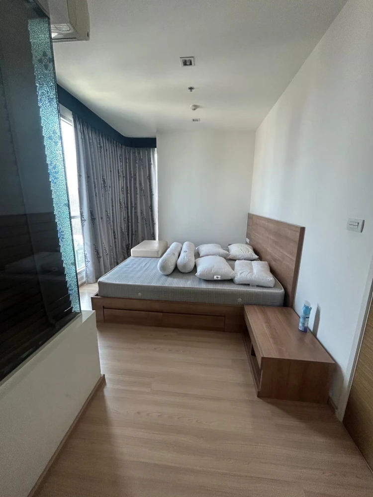 For rent: Rhythm Phahonyothin-Ari, 37th floor. Stunning view! Spacious living area. Don't miss out!