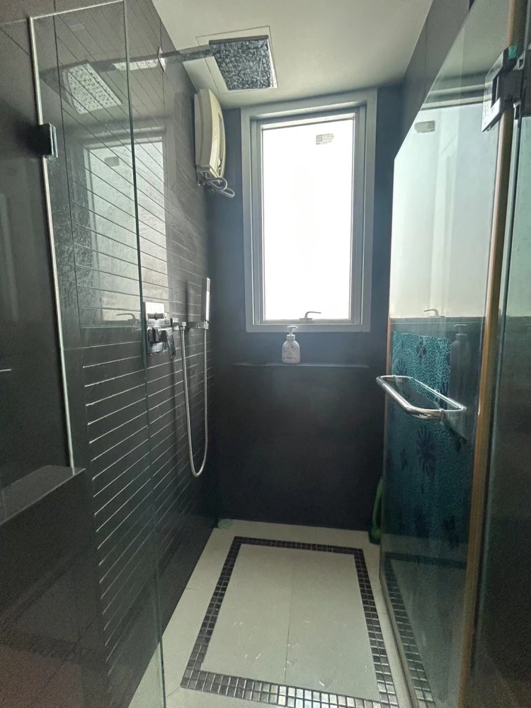 For rent: Rhythm Phahonyothin-Ari, 37th floor. Stunning view! Spacious living area. Don't miss out!