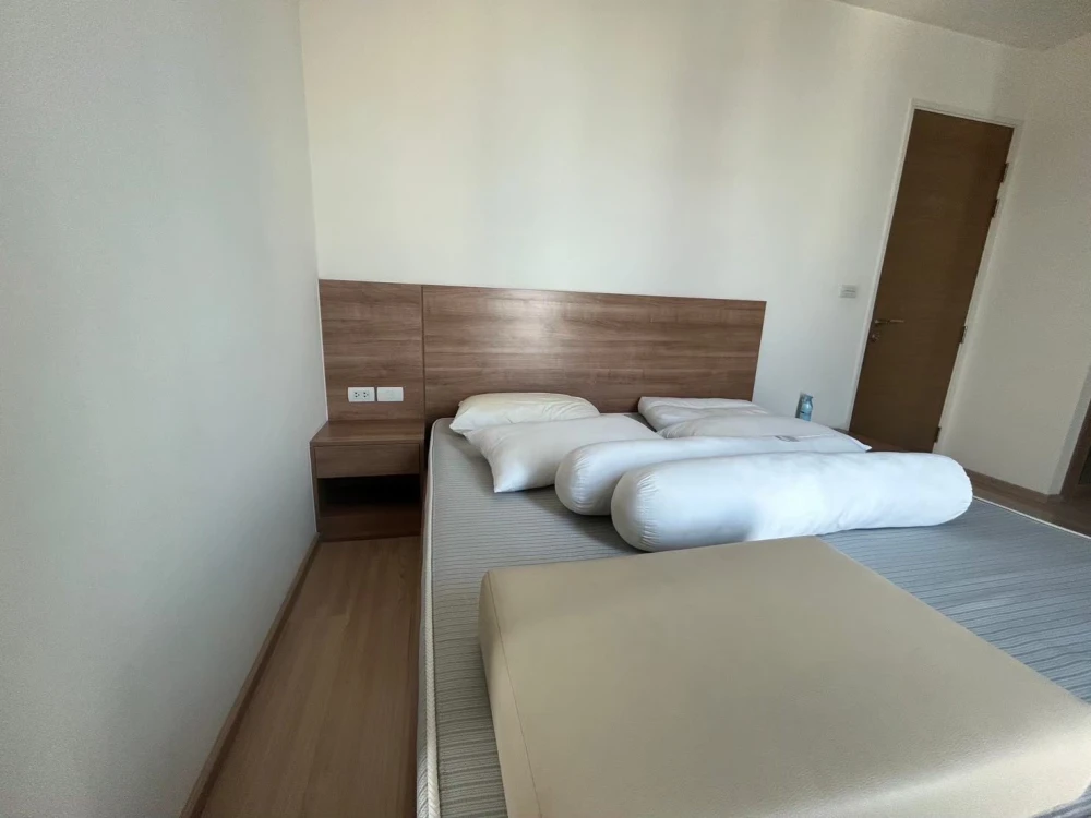 For rent: Rhythm Phahonyothin-Ari, 37th floor. Stunning view! Spacious living area. Don't miss out!