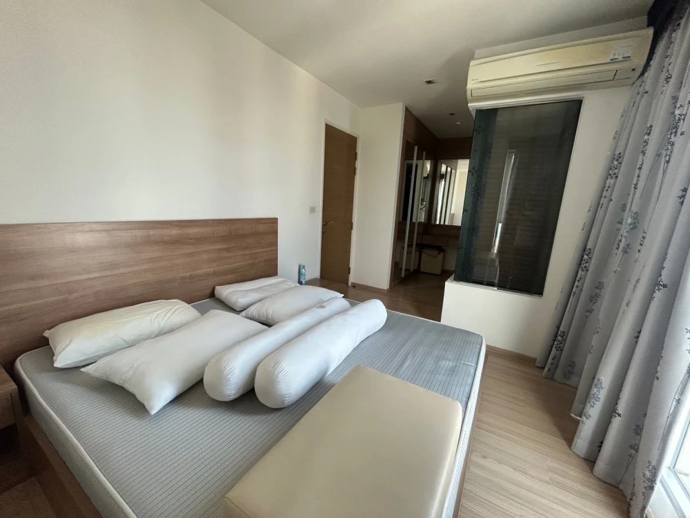For rent: Rhythm Phahonyothin-Ari, 37th floor. Stunning view! Spacious living area. Don't miss out!