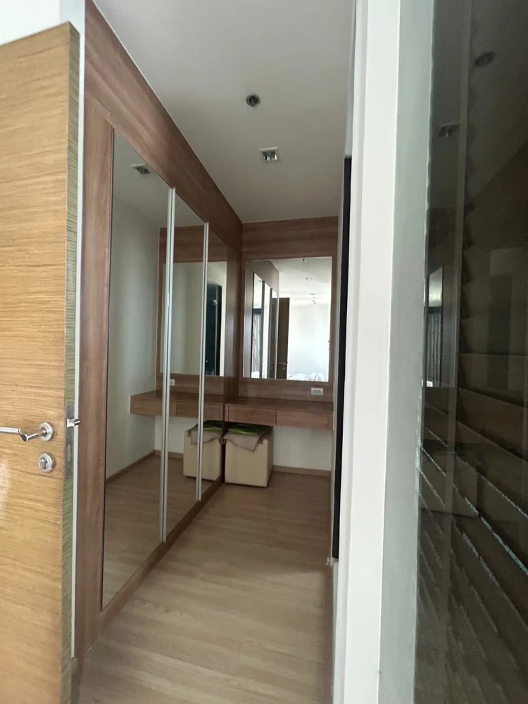For rent: Rhythm Phahonyothin-Ari, 37th floor. Stunning view! Spacious living area. Don't miss out!
