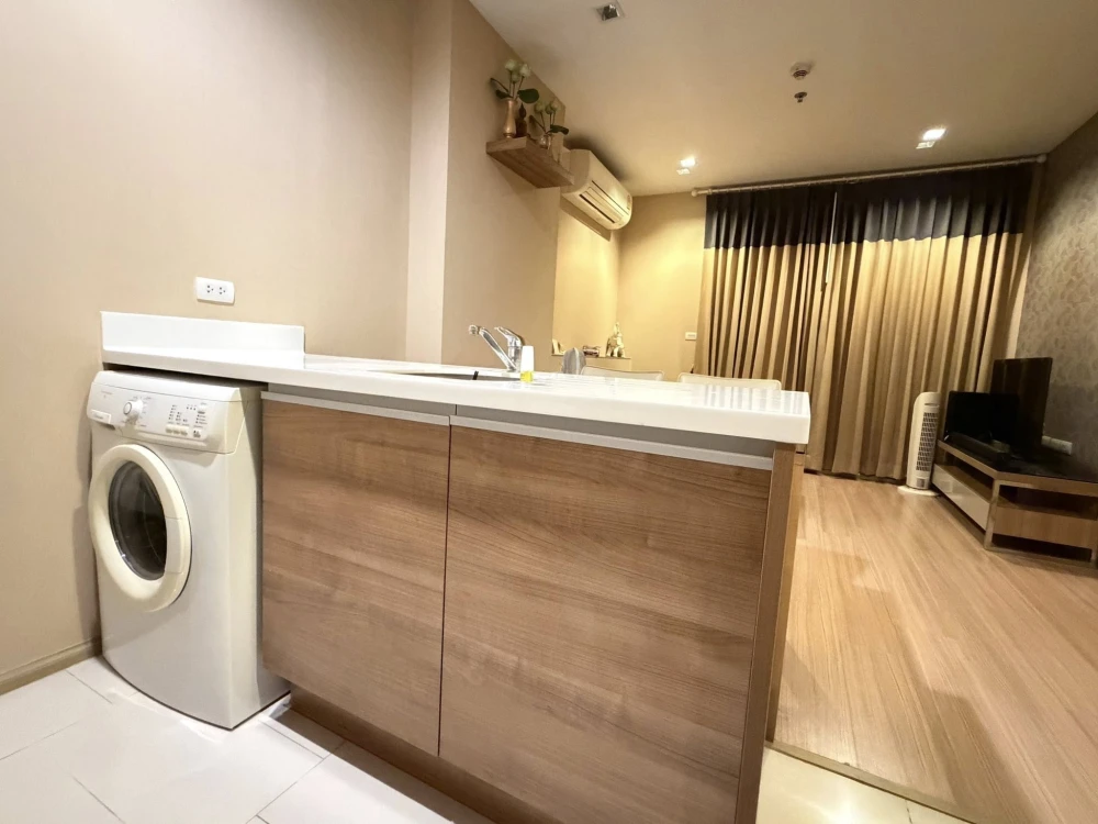 For rent sell: Rhythm Ratchada-Huai Khwang, corner unit, 24th floor, city view, no buildings blocking the view, built-in furniture, fully furnishe