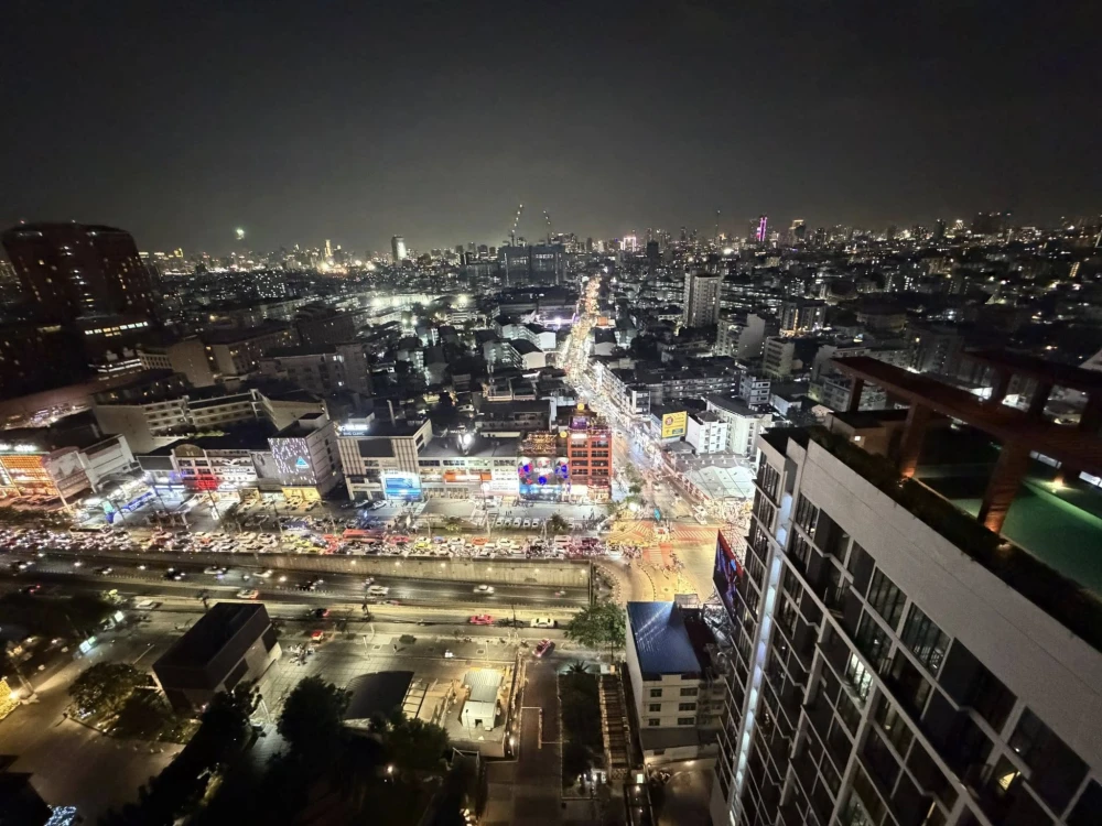 For rent sell: Rhythm Ratchada-Huai Khwang, corner unit, 24th floor, city view, no buildings blocking the view, built-in furniture, fully furnishe