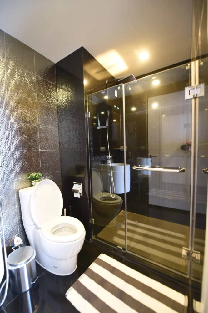 For Rent: Rhythm Sukhumvit 36-38. Beautiful view, 35 sq.m., well-decorated. Move-in ready—just bring your suitcase!