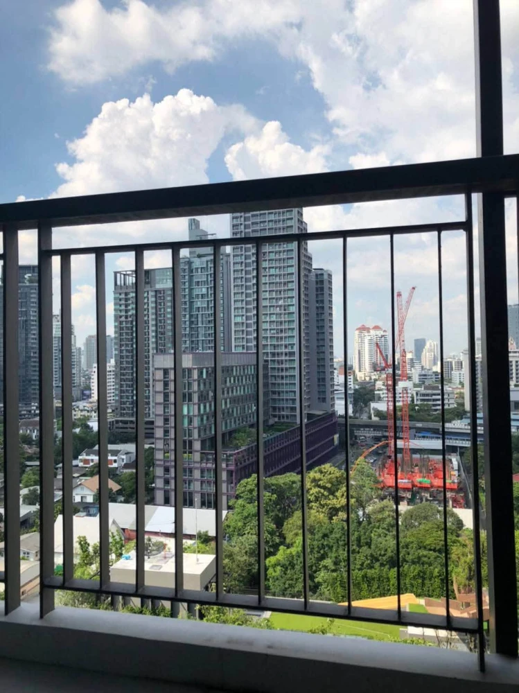 For Rent: Rhythm Sukhumvit 36-38. Beautiful view, 35 sq.m., well-decorated. Move-in ready—just bring your suitcase!