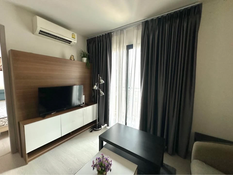For rent: Rhythm Sukhumvit 36-38, beautiful 1-bedroom unit on a very high floor, fully furnished. Don't miss this opportunity!