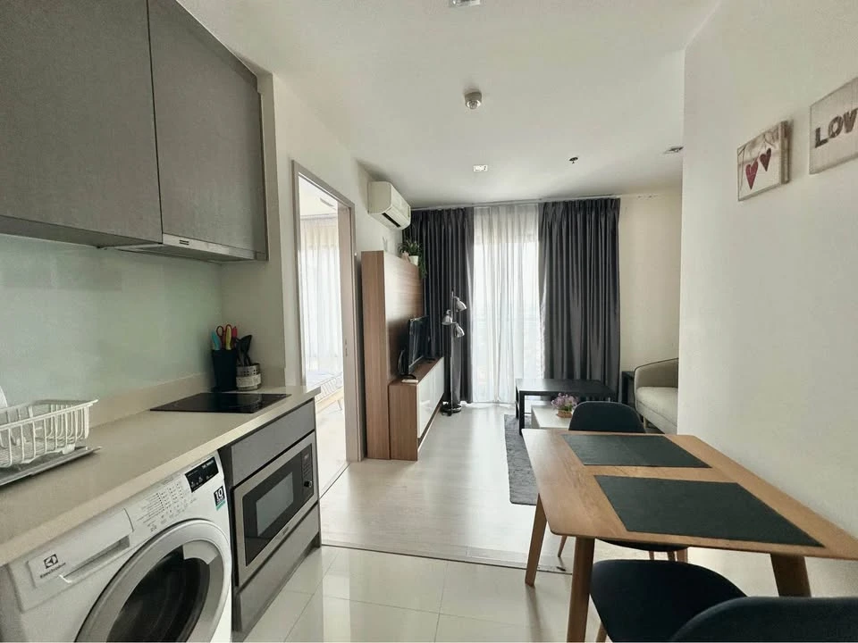 For rent: Rhythm Sukhumvit 36-38, beautiful 1-bedroom unit on a very high floor, fully furnished. Don't miss this opportunity!