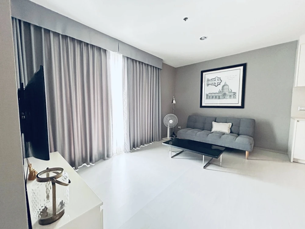 ให้เช่า Rhythm สุขุมวิท 42 ชั้น 20 ห้องกว้าง โปร่ง แสงธรรมชาติเยอะ เฟอร์นิเจอร์ครบชุด ช้าหมดอดนะจ๊ะ