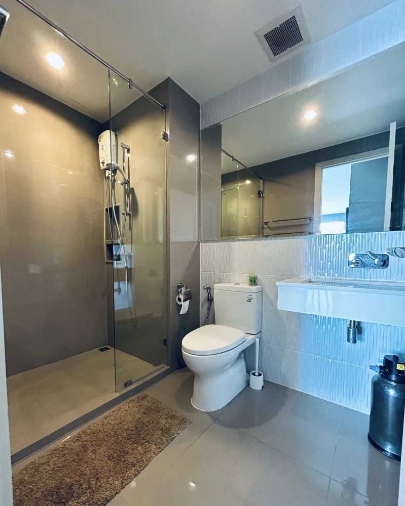 ให้เช่า Rhythm สุขุมวิท 42 ชั้น 20 ห้องกว้าง โปร่ง แสงธรรมชาติเยอะ เฟอร์นิเจอร์ครบชุด ช้าหมดอดนะจ๊ะ