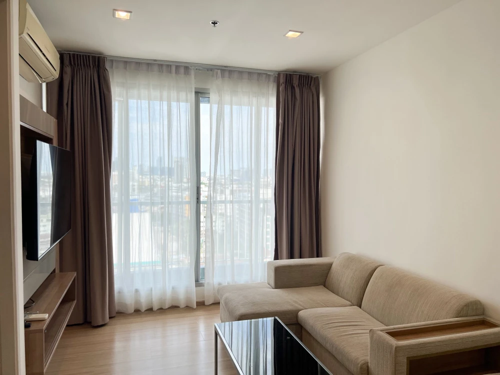 For rent: RHYTHM Sukhumvit 50, spacious room, comfortable, not cramped, beautiful view, not blocked, you will regret it if you miss it.