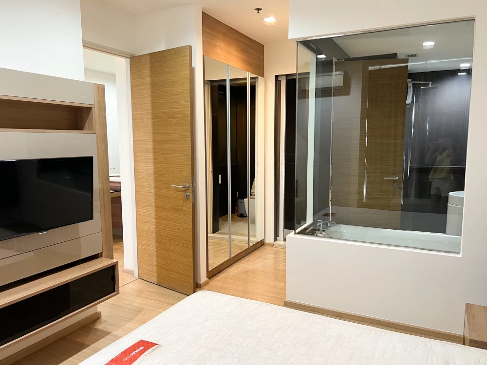 For rent: RHYTHM Sukhumvit 50, spacious room, comfortable, not cramped, beautiful view, not blocked, you will regret it if you miss it.