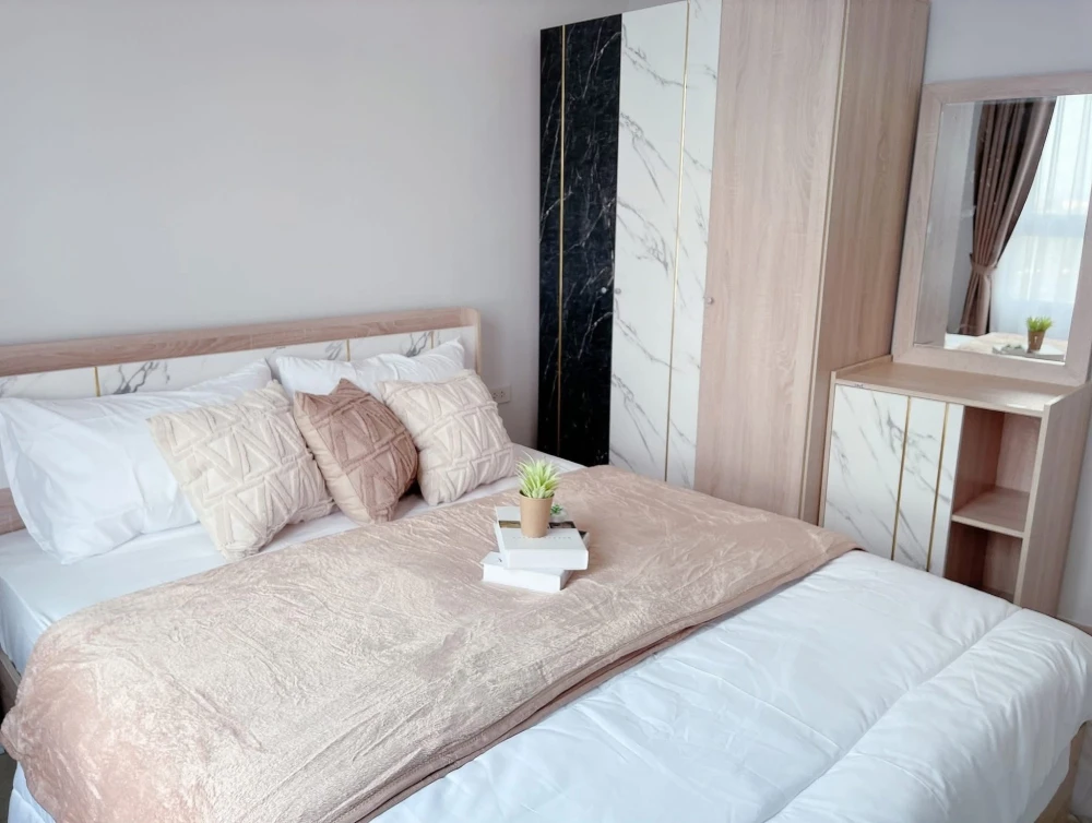 For rent: Rich Park @ Chaophraya, 11th floor room, fully furnished and equipped with appliances. Just bring your bags and move in!