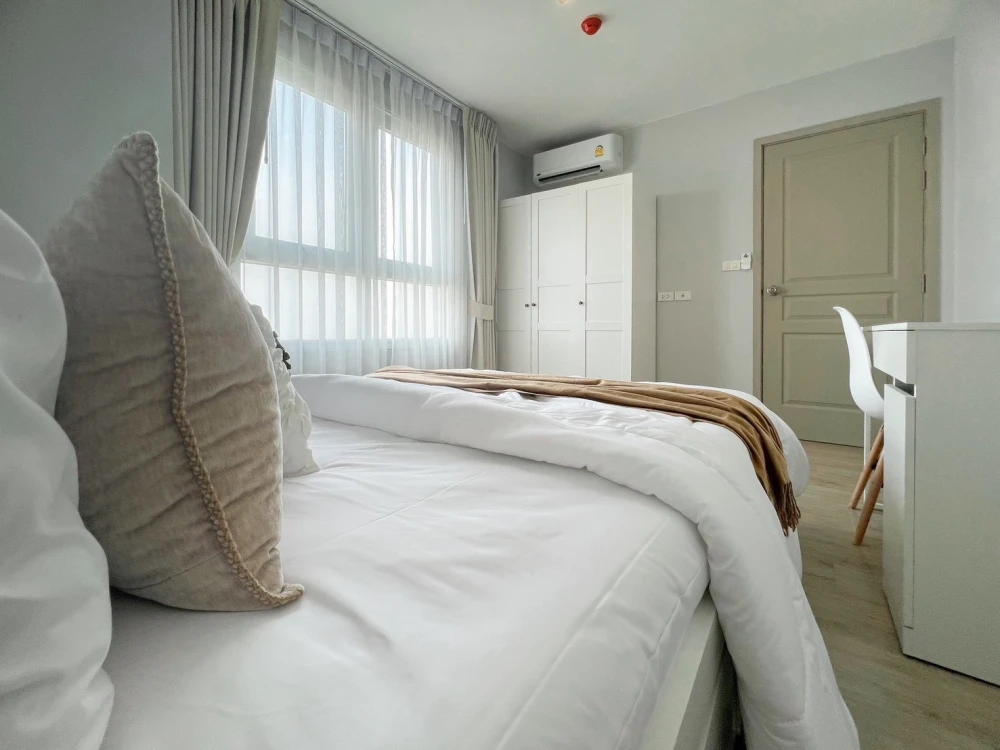 For rent Rich Park @ Chao Phraya, furnished room, ready to move in, 33rd floor, high view, complete in one place, hurry and reserve now.
