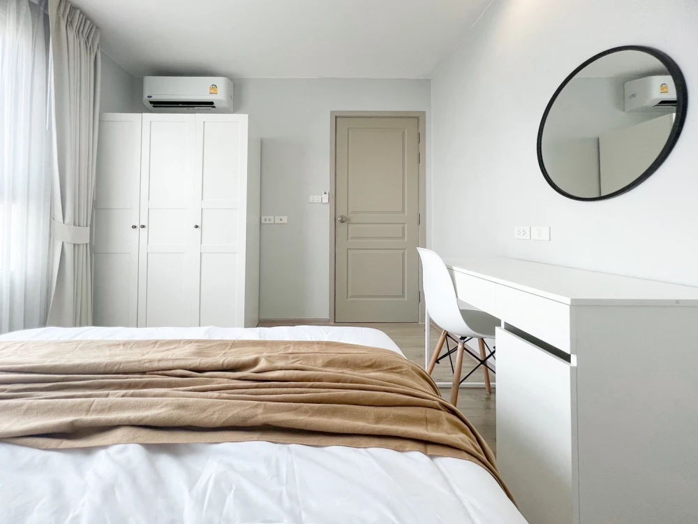 For rent Rich Park @ Chao Phraya, furnished room, ready to move in, 33rd floor, high view, complete in one place, hurry and reserve now.