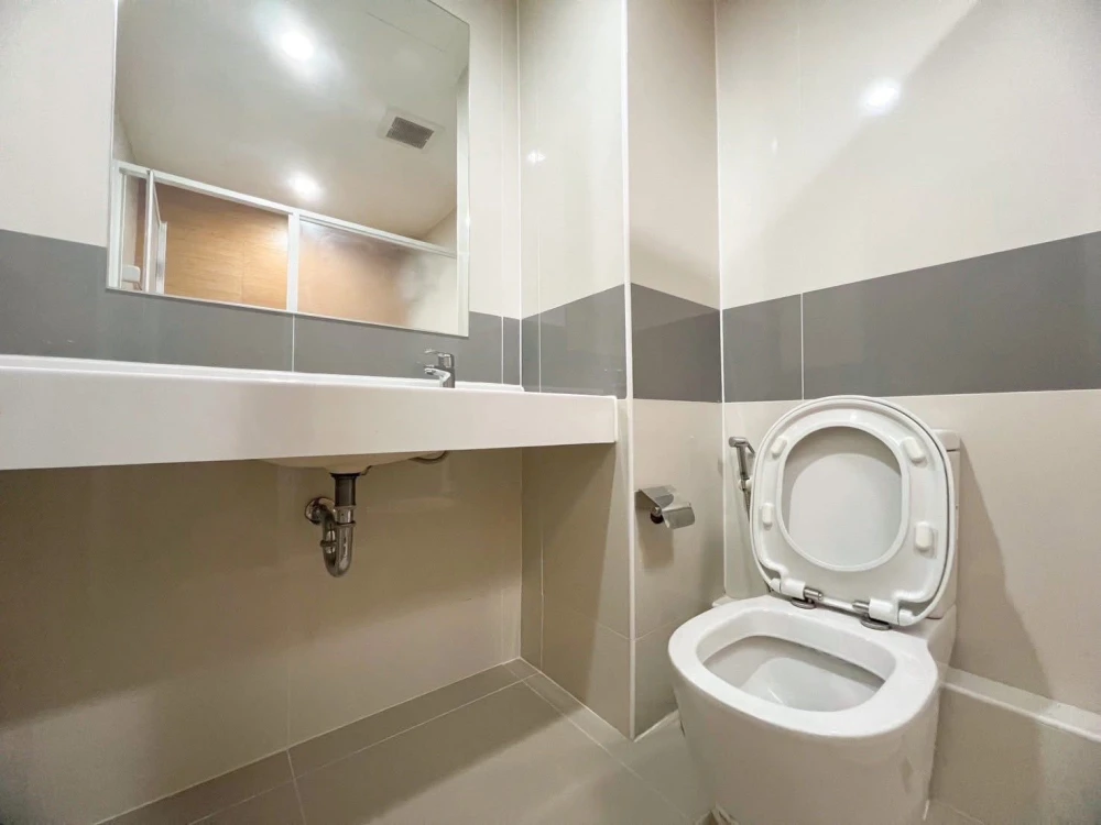 For rent Rich Park @ Chao Phraya, furnished room, ready to move in, 33rd floor, high view, complete in one place, hurry and reserve now.