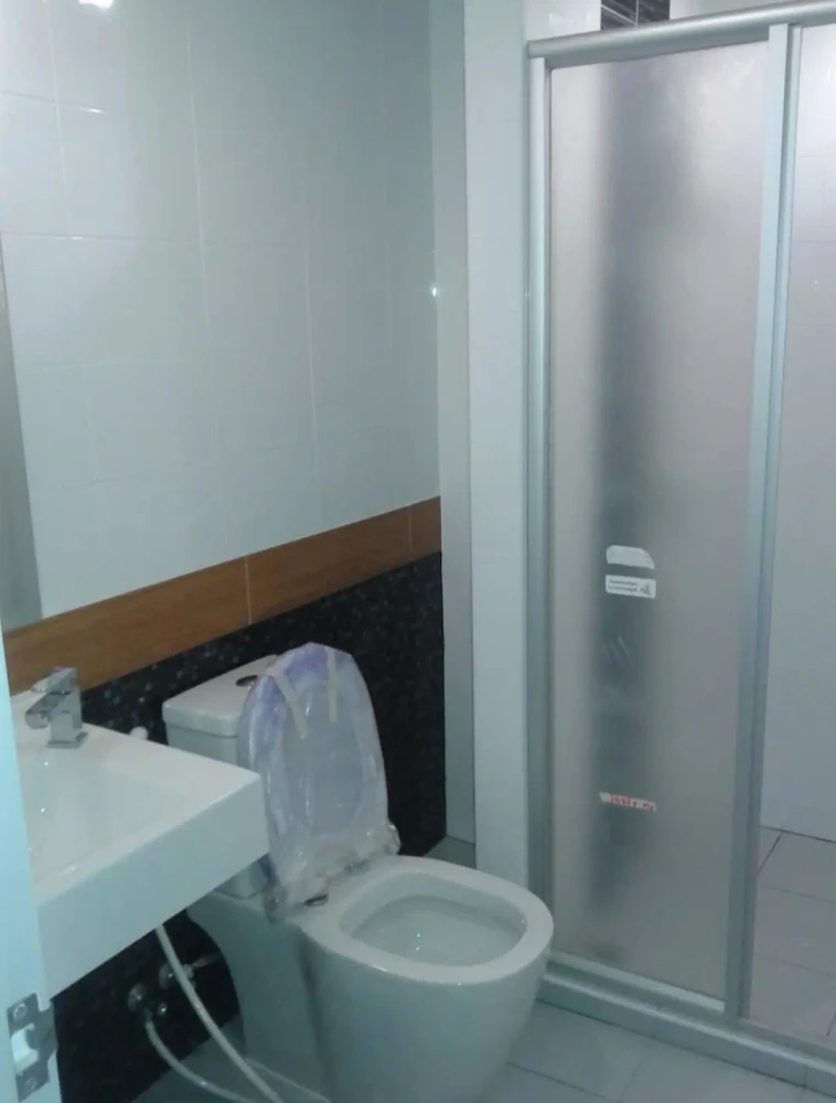 For rent: Rich Park 2 @Taopoon Interchange. Bedroom flooring is laminate wood, living room flooring is granite tile. Balcony overlooks the swimming po