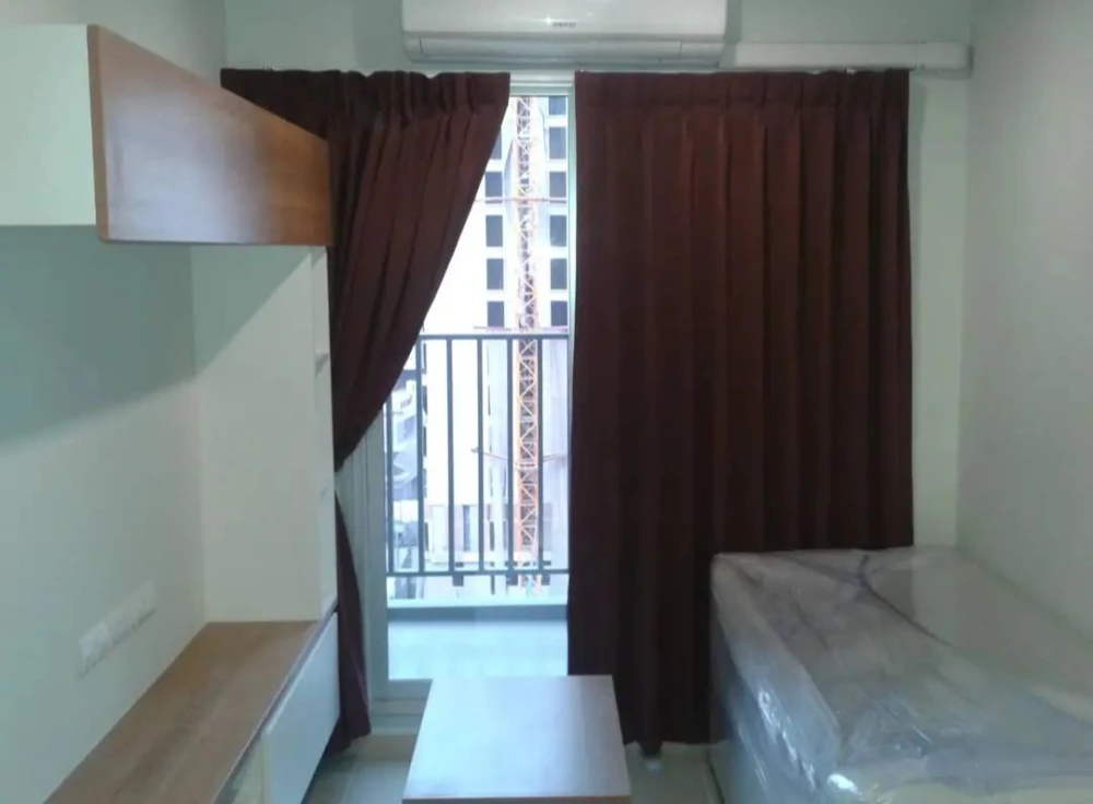 For rent: Rich Park 2 @Taopoon Interchange. Bedroom flooring is laminate wood, living room flooring is granite tile. Balcony overlooks the swimming po