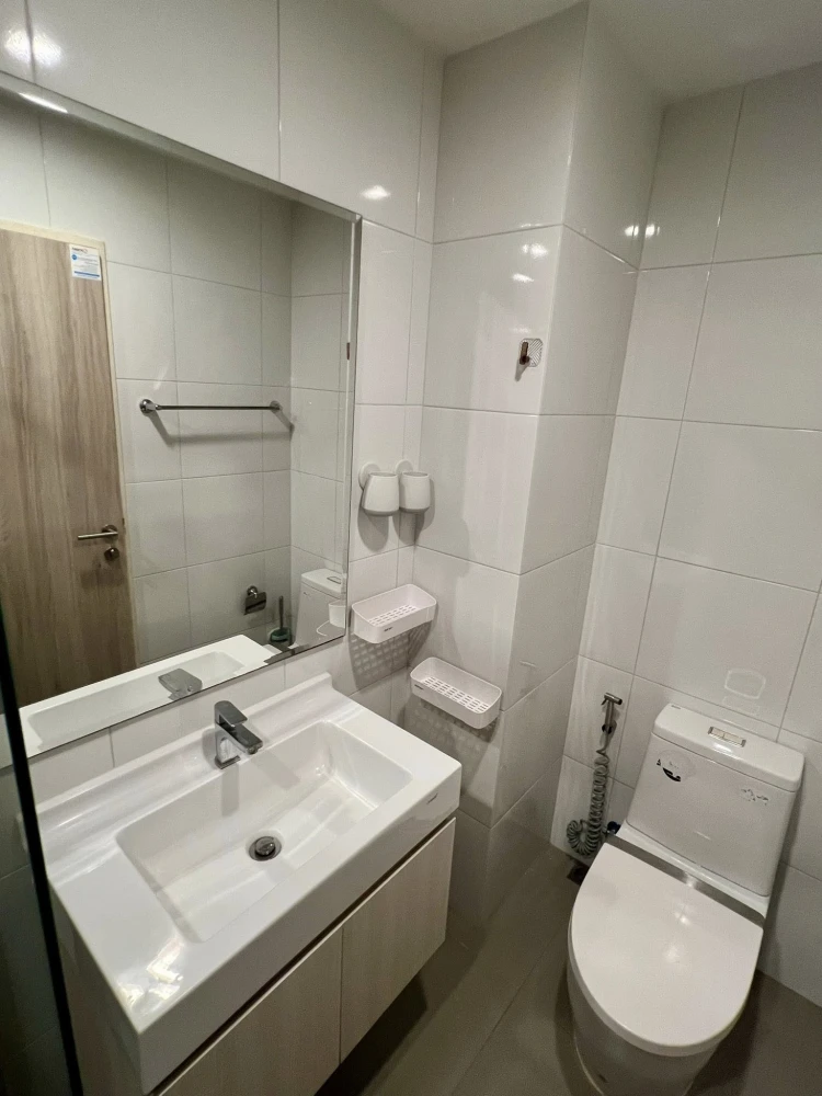 For rent: Rich Park Terminal Phaholyothin 59, high floor room, ready to move in, furnished + appliances included, reserve now!