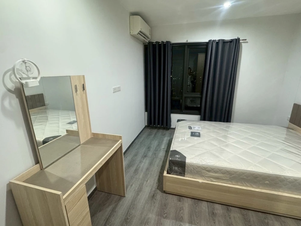 For rent: Rich Park Triple Station, 2nd floor. Nice, fully furnished unit. Book now! (Quickly!)