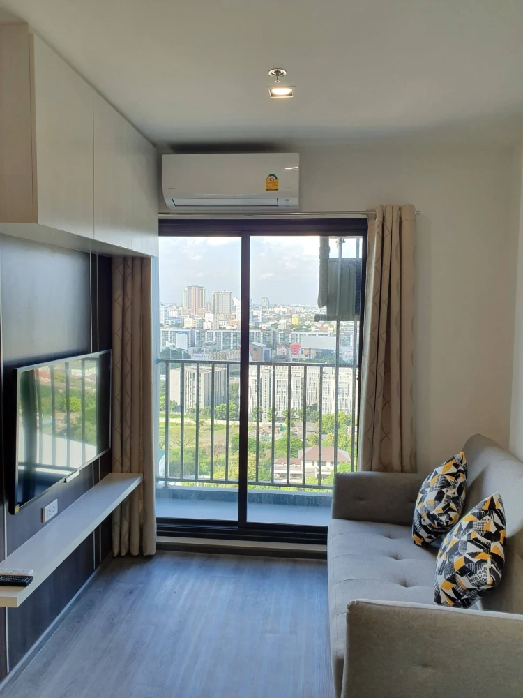 For rent: Unit at Rich Park Triple Station. Located on a high floor with a great view, right next to the mass transit station. Fully furnished with bu