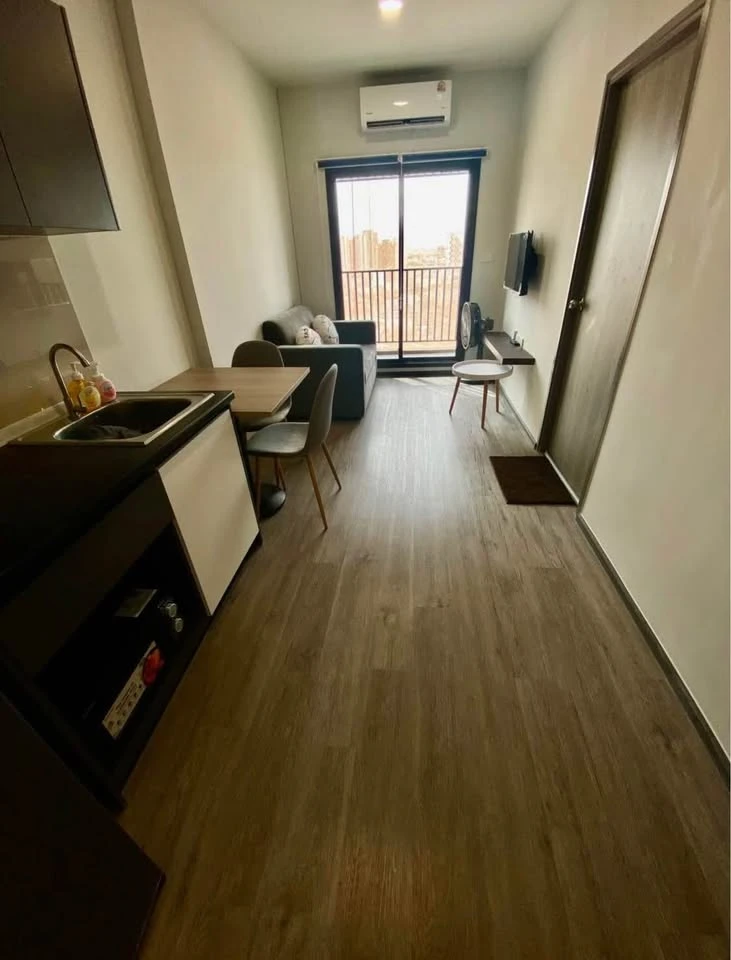 For rent: Rich Point @ BTS Wutthakat, 1 bedroom, 1 bathroom, fully furnished, just bring your bags and move in.