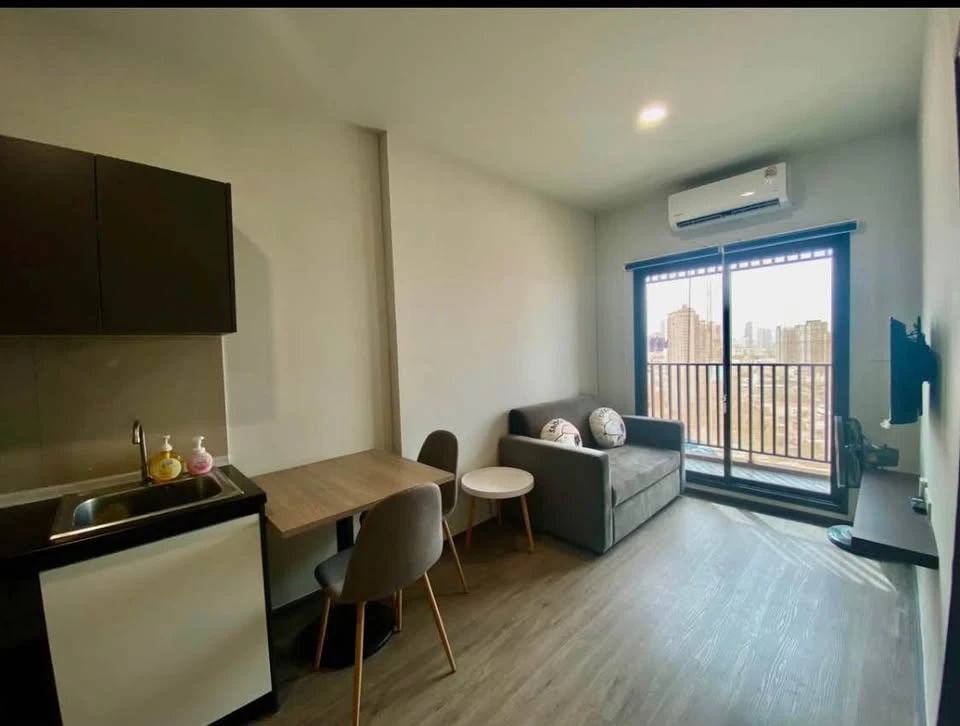 For rent: Rich Point @ BTS Wutthakat, 1 bedroom, 1 bathroom, fully furnished, just bring your bags and move in.