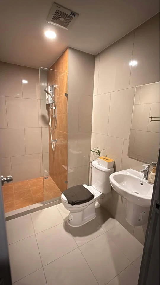 For rent Rich Point @ BTS Wutthakat, 8th floor, beautiful swimming pool view, complete furniture + electrical appliances, ready to move in!