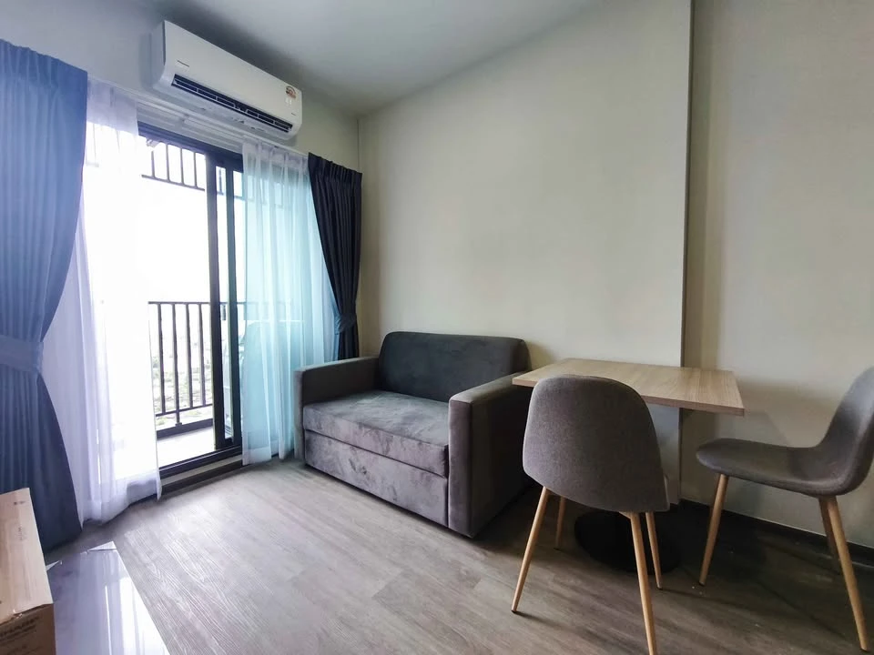 For rent: Rich Point @ BTS Wutthakat, 31st floor, very high, with a clear, open city view. Hurry and reserve now!