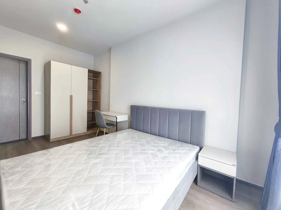 For rent: Rich Point @ BTS Wutthakat, 31st floor, very high, with a clear, open city view. Hurry and reserve now!