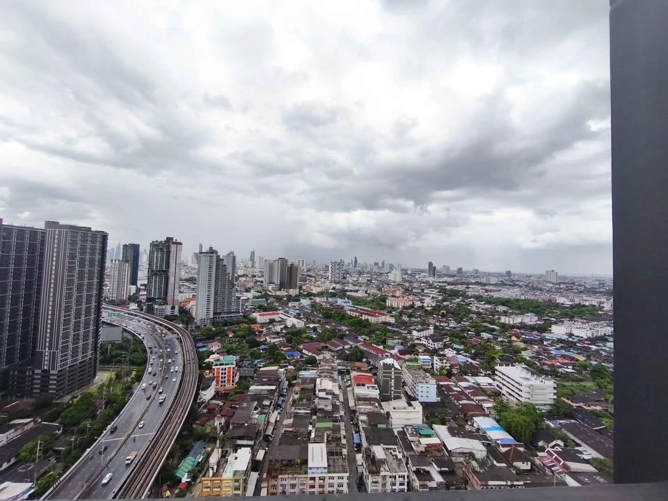 For rent: Rich Point @ BTS Wutthakat, 31st floor, very high, with a clear, open city view. Hurry and reserve now!