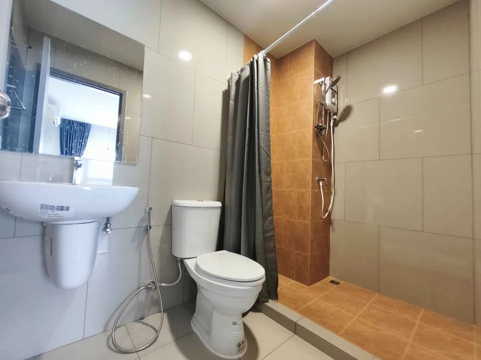 For rent: Rich Point @ BTS Wutthakat, 31st floor, very high, with a clear, open city view. Hurry and reserve now!