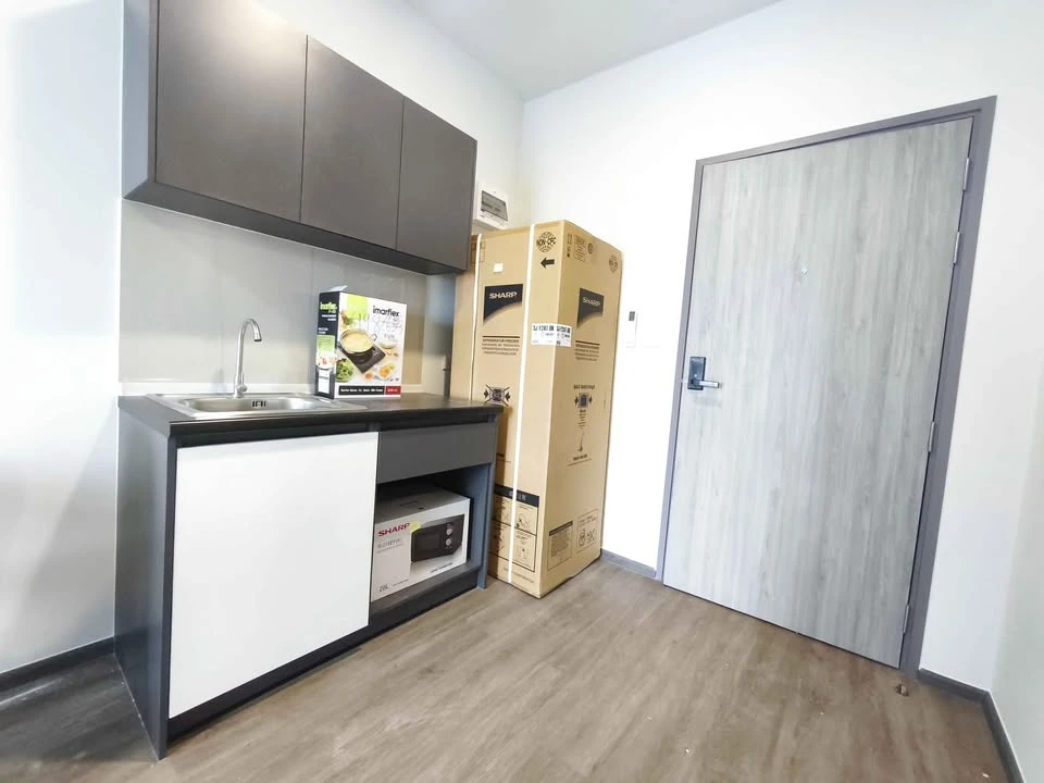 For rent: Rich Point @ BTS Wutthakat, 31st floor, very high, with a clear, open city view. Hurry and reserve now!
