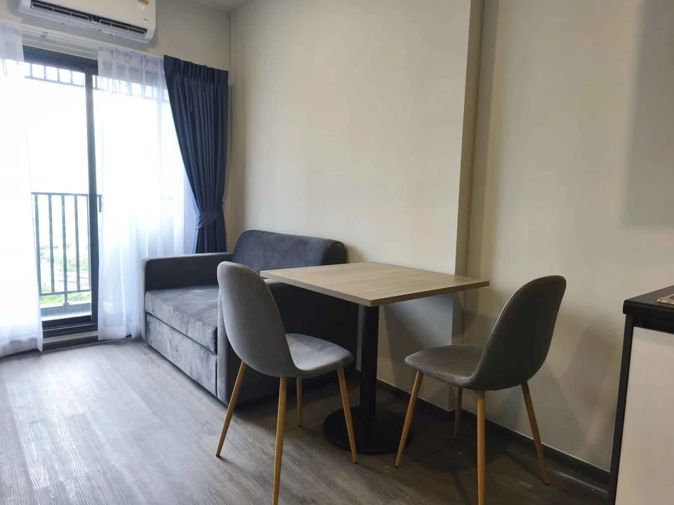 For rent: Rich Point @ BTS Wutthakat, 31st floor, very high, with a clear, open city view. Hurry and reserve now!