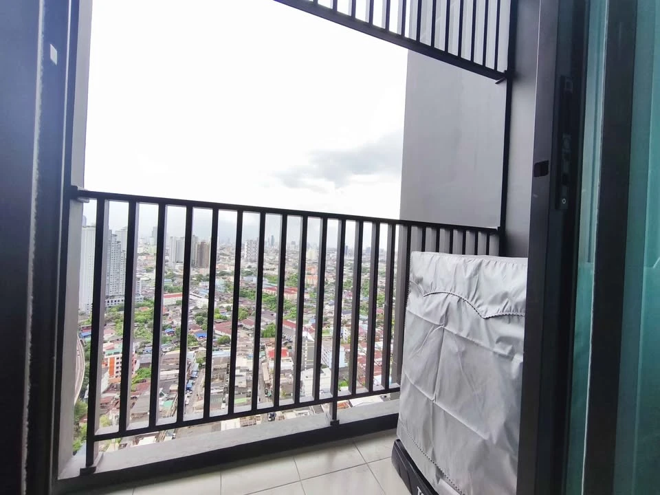 For rent: Rich Point @ BTS Wutthakat, 31st floor, very high, with a clear, open city view. Hurry and reserve now!