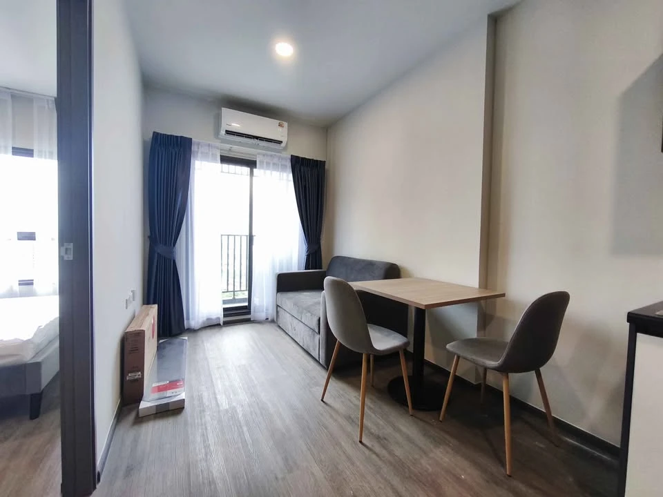 For rent: Rich Point @ BTS Wutthakat, 31st floor, very high, with a clear, open city view. Hurry and reserve now!