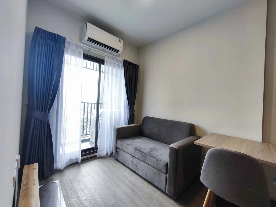 For rent: Rich Point @ BTS Wutthakat, 31st floor, very high, with a clear, open city view. Hurry and reserve now!