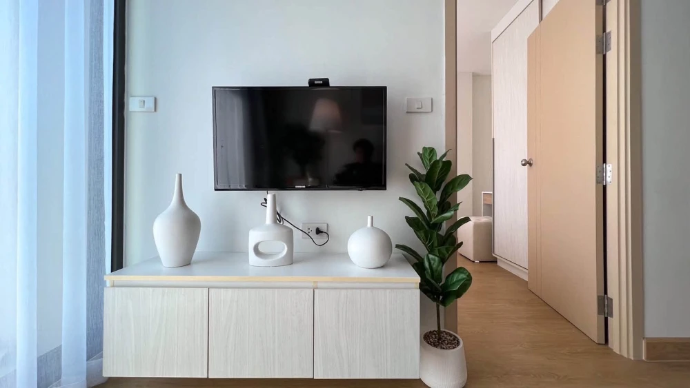 For Rent: Rick Park @Triple Station. A pleasant unit featuring a soothing white color scheme and an affordable price. Book yours today—don't miss out!