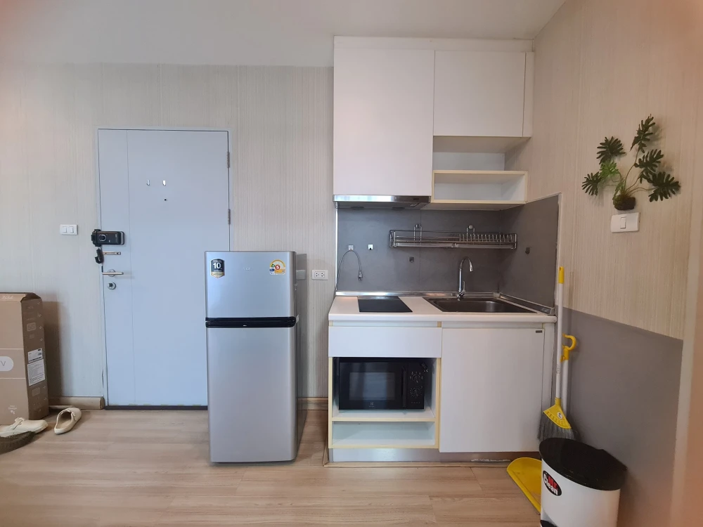 For rent: Rill Condo Rangsit, 1 bedroom, 1 bathroom, fully furnished and equipped, swimming pool view, reserve now!